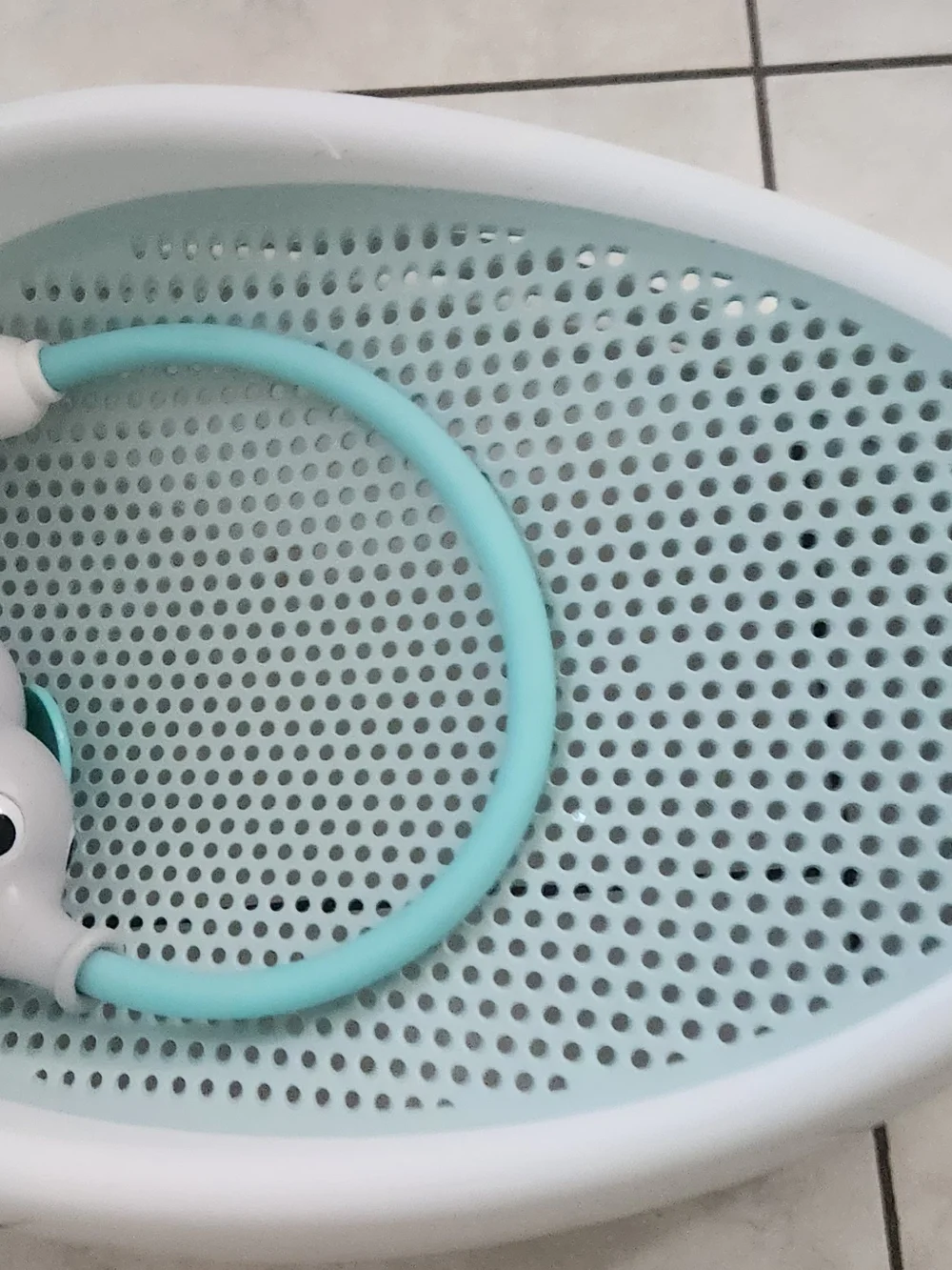 Aqua Bath Support for Newborns — White and Light Blue & Yokidoo Shower Head